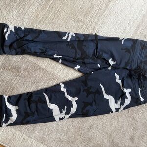 The Upside Camouflage Print Leggings - Small